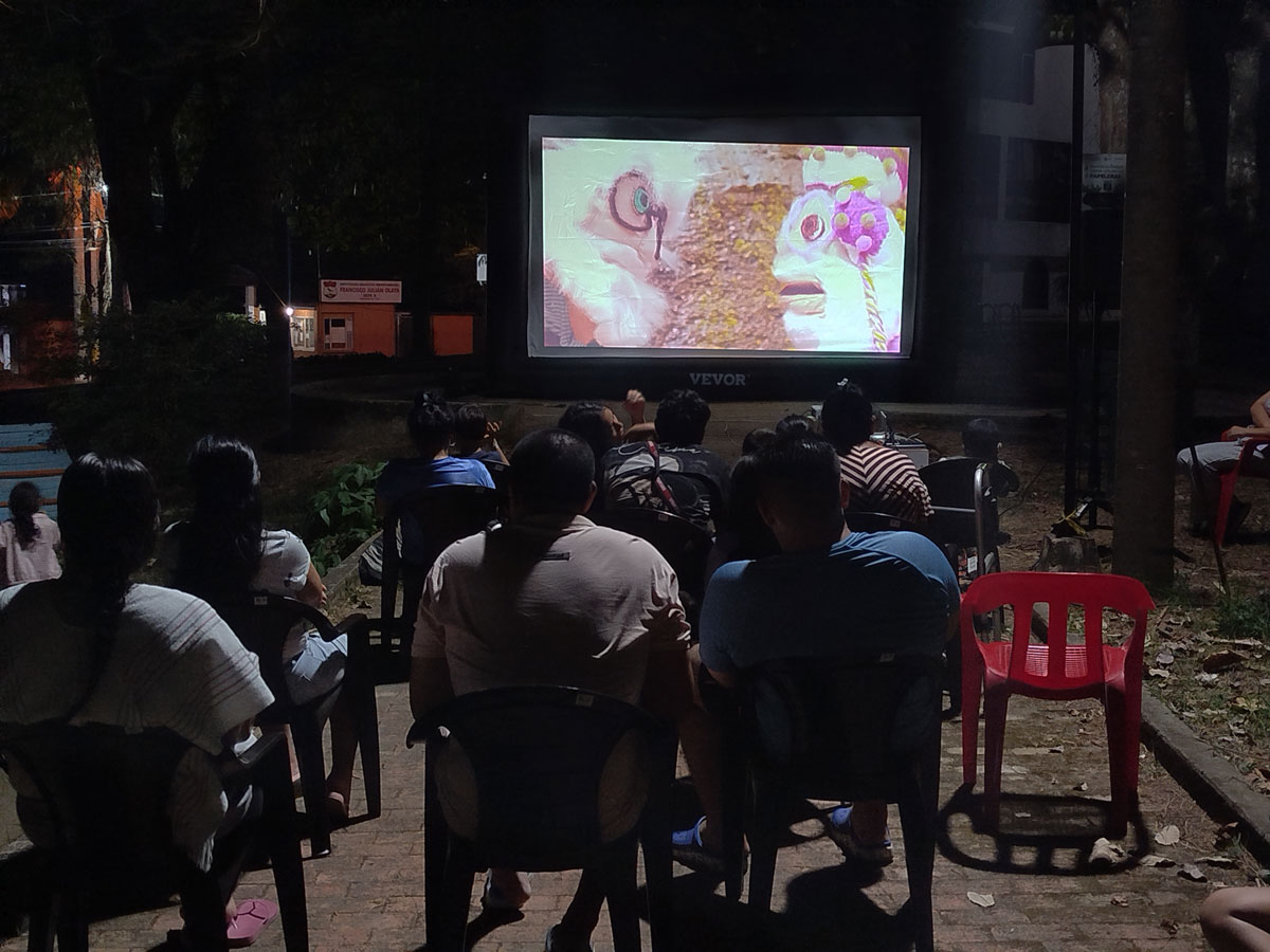 La comunidad del barrio Marsella disfrutó de una noche de cine con el Festival Mesunitos La comunidad del barrio Marsella disfrutó de una noche de cine con el Festival Mesunitos